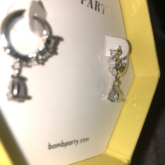 Earrings - Picture 4 of 4